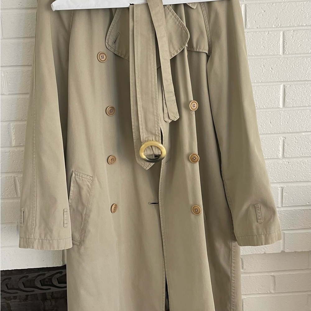 DKNY Classic Trench Coat. Size L. Excellent used condition. Epaulettes, belts. - Picture 5 of 11
